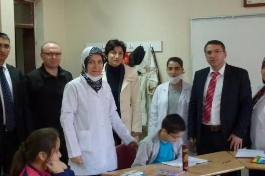 Görme Engelli Öğrencilere Diş Taraması