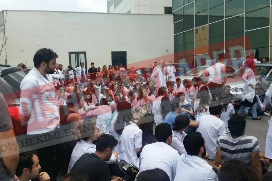 Marmara Diş Hekimliği Öğrencileri İsyan Etti