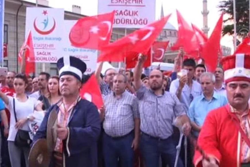 Eskişehir'de Sağlık Çalışanları Darbe Girişimini Protesto Etti