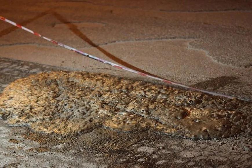 Yola Dökülen Gizemli Madde Asfaltı Eritti