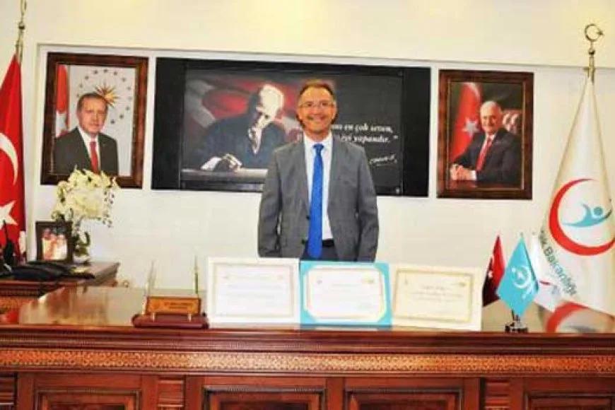 Yılın Sağlık Müdürü, Antibiyotik Kullanımını Azalttı, Teşekkür Belgesini Aldı