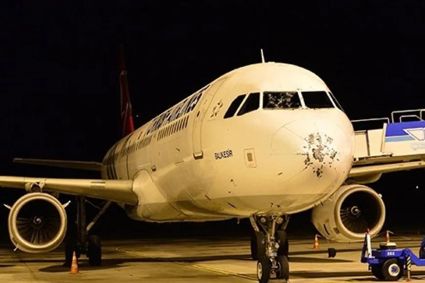 Fırtınada, Uçağın Kokpit Camı Çatladı