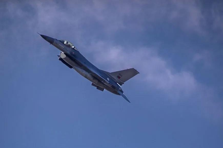 Ukrayna doğruladı: ABD yapımı F-16 uçağı düştü