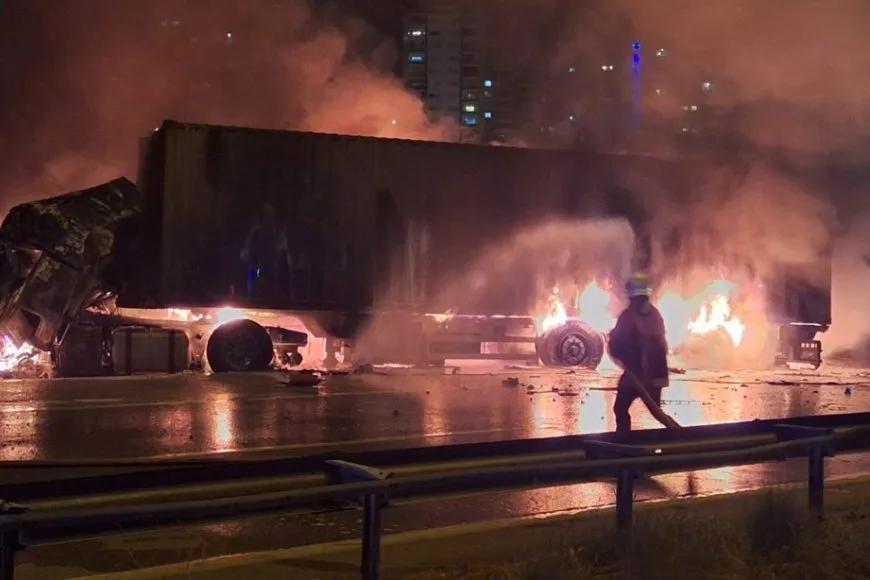 Mersin'de iki TIR'ın çarpıştığı kazada 1 kişi hayatını kaybetti, 1 kişi yaralandı