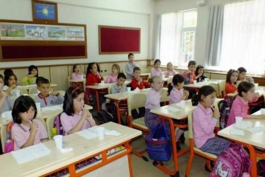 Öğrencilere Diş Çürükleri İle Mücadele Etmenin Yolları Anlatıldı