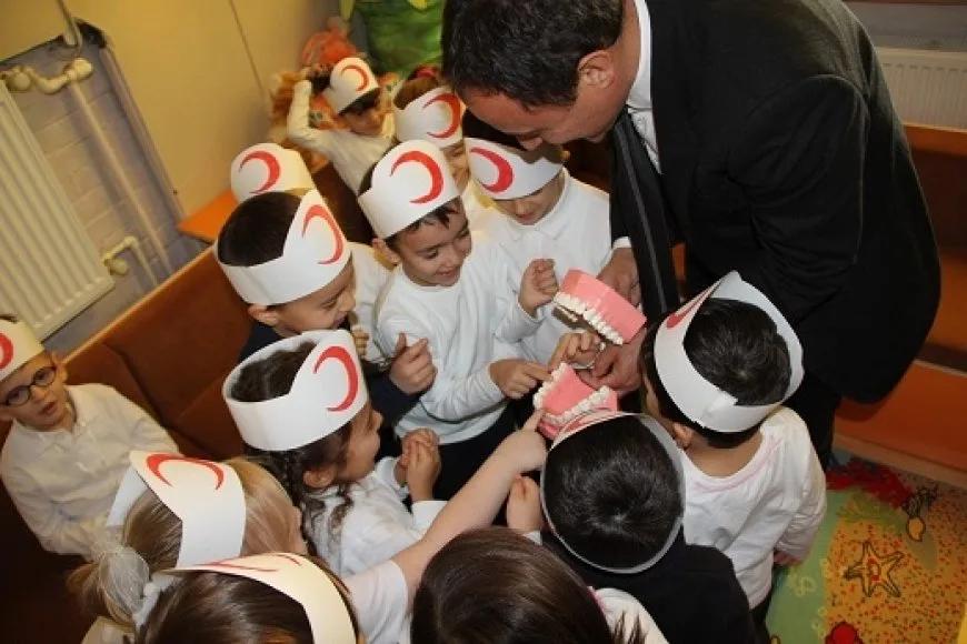 Karabük'te Anaokulu Öğrencilerine Diş Taraması