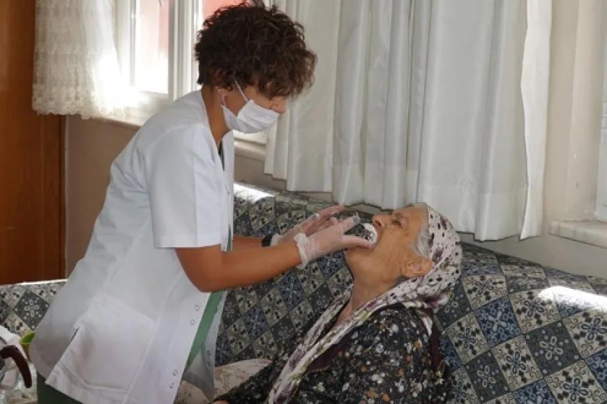 Evde sağlık hizmeti ile 3 bin hasta sağlıklı dişlere kavuştu