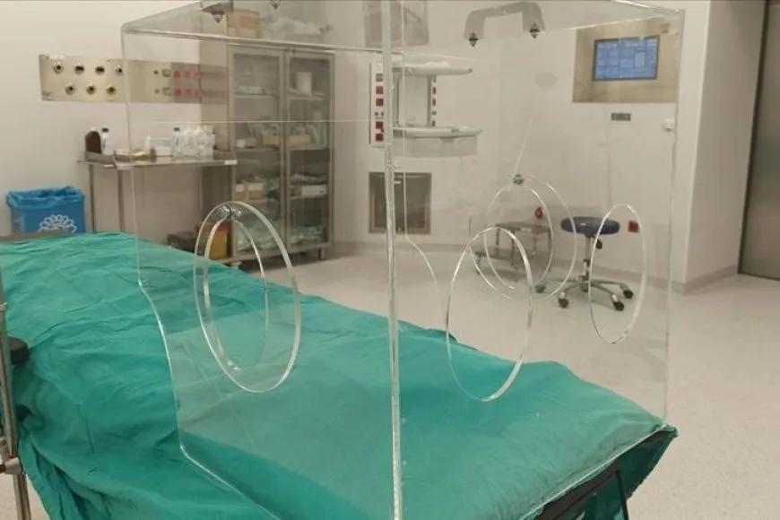 Sağlık çalışanlarını korumak için entübasyon kabini de devrede