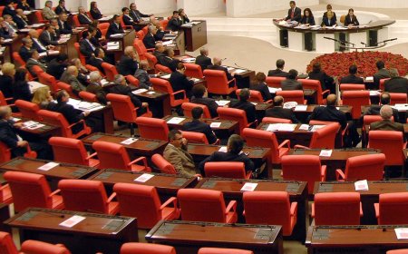 Üniversite Hastanelerinde Milletvekillerine VIP Klinik
