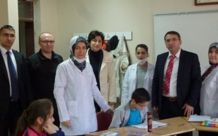 Görme Engelli Öğrencilere Diş Taraması