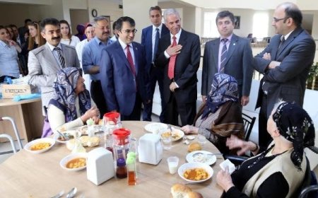 Yaşlılara Uygulamalı Ağız ve Diş Bakımı