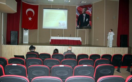 Konferansı Sadece 3 Kişi Dinledi!