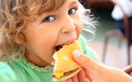 Fast Food Çocukların Ağız Diş Sağlığını Olumsuz Etkiliyor