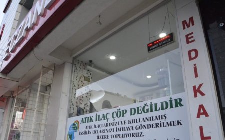 Eczanede Dikkat Çeken Afiş