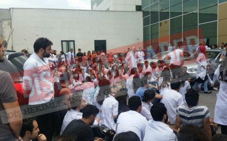 Marmara Diş Hekimliği Öğrencileri İsyan Etti
