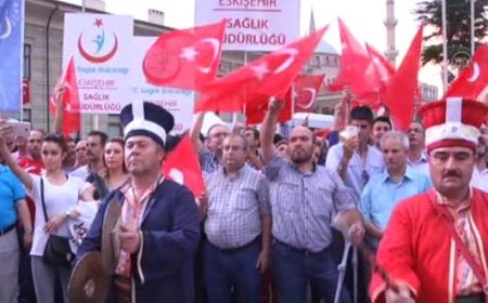 Eskişehir'de Sağlık Çalışanları Darbe Girişimini Protesto Etti