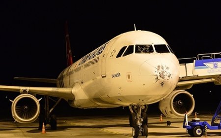 Fırtınada, Uçağın Kokpit Camı Çatladı