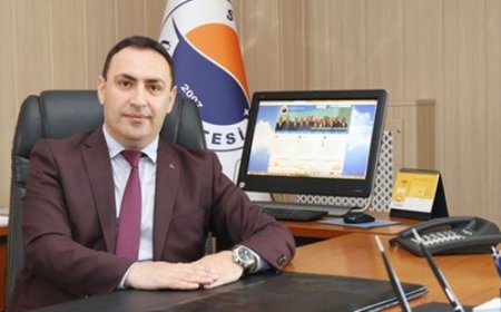 Dekan Trafik Kazasında Hayatını Kaybetti