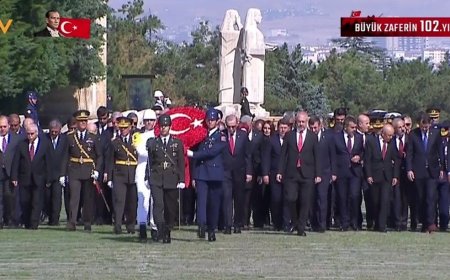 Devlet erkanından Anıtkabir ziyareti (Büyük zaferin 102. yılı)