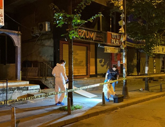 Bahçelievler’de caddede yürüyen 3 kişiye silahlı saldırı: 1 ölü, 1 yaralı