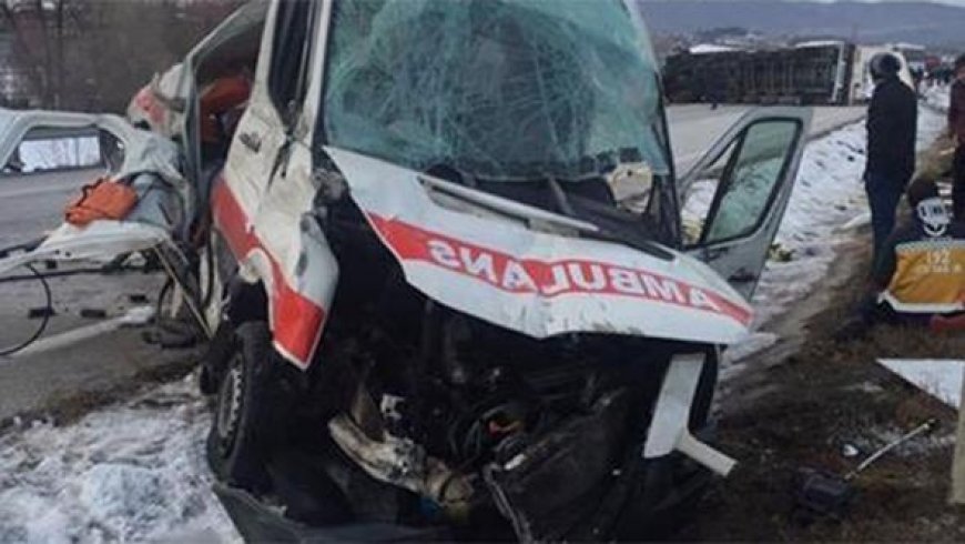 Çorum'da Ambulans Kaza Yaptı: 1 Ölü, 3 Yaralı